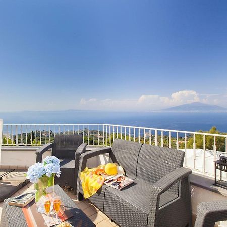 Amore Rentals - Casa Augusta A Sorrento Ngoại thất bức ảnh