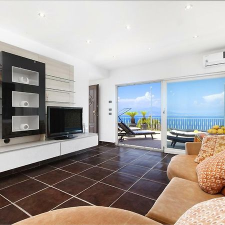 Amore Rentals - Casa Augusta A Sorrento Ngoại thất bức ảnh