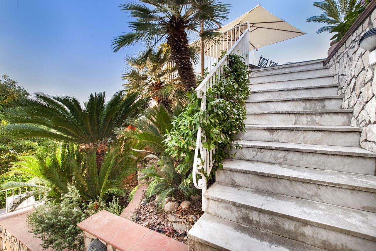 Amore Rentals - Casa Augusta A Sorrento Ngoại thất bức ảnh