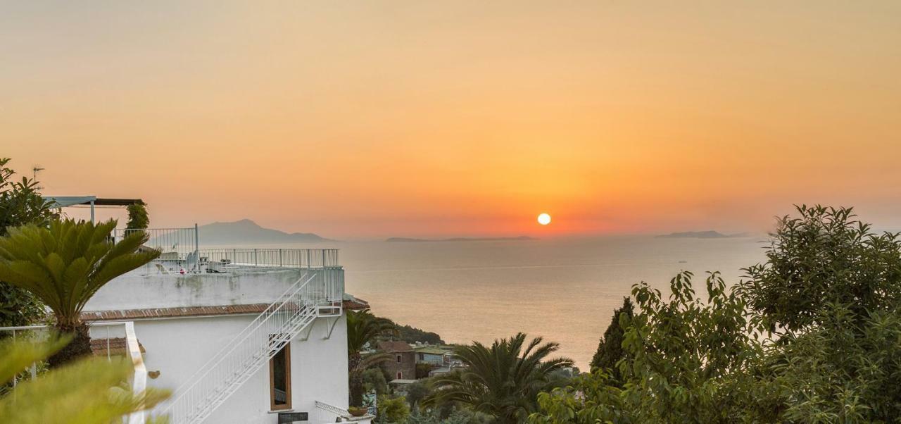 Amore Rentals - Casa Augusta A Sorrento Ngoại thất bức ảnh