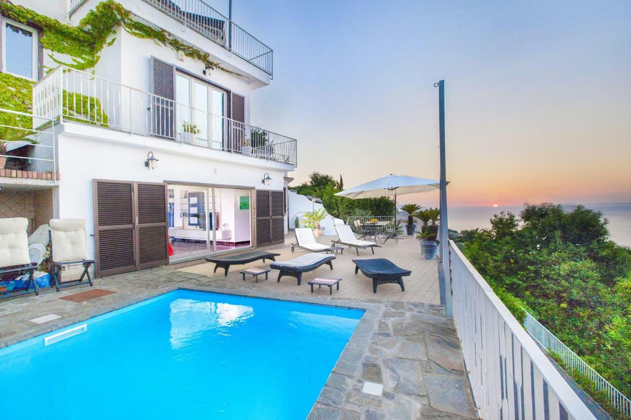 Amore Rentals - Casa Augusta A Sorrento Ngoại thất bức ảnh