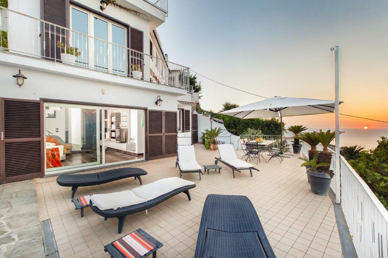 Amore Rentals - Casa Augusta A Sorrento Ngoại thất bức ảnh