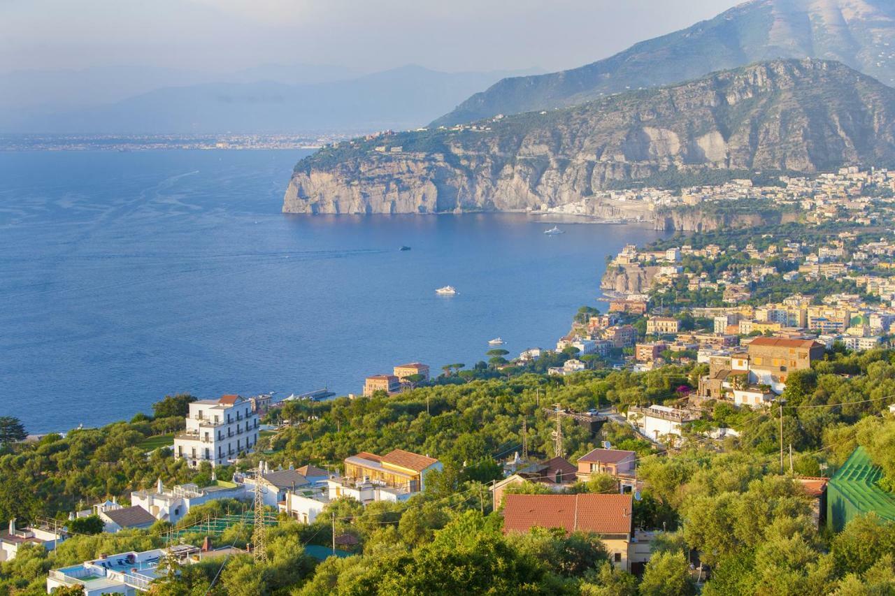 Amore Rentals - Casa Augusta A Sorrento Ngoại thất bức ảnh